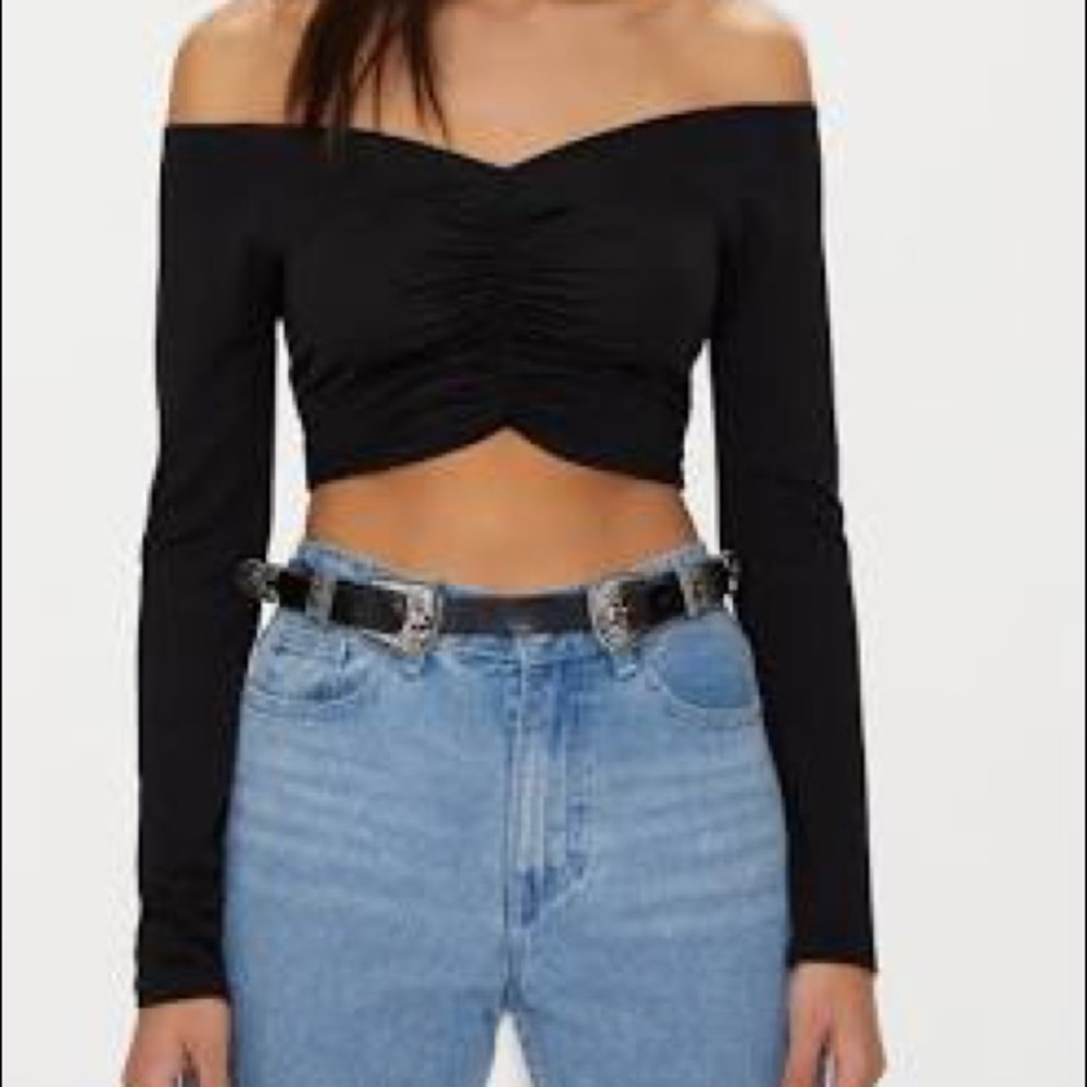 PrettyLittleThing Black Cropped Long Sleeve Top